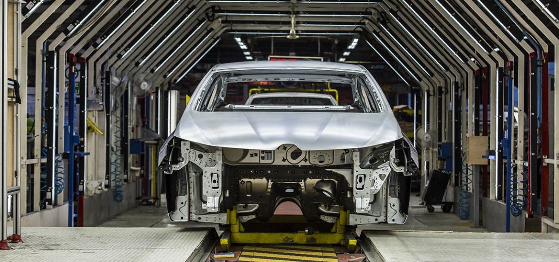 Renault otomotiv fabrikasında endüstriyel fotoğraf çekimi ve üretim hattı