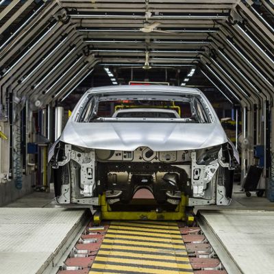 Renault otomotiv fabrikasında endüstriyel fotoğraf çekimi ve üretim hattı