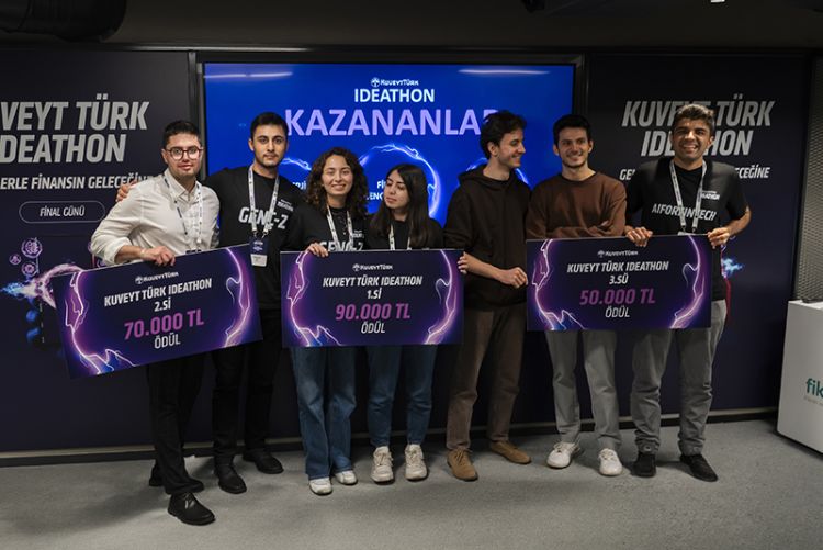 Ideathon yarışmasında dereceye giren proje ekiplerinin ödül fotoğrafı