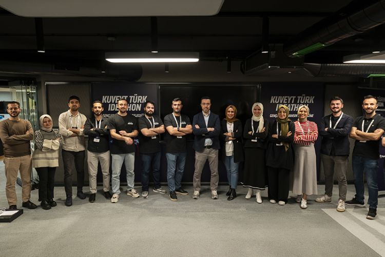 Kuveyt Türk Ideathon katılımcıları ve organizasyon ekibinin grup fotoğrafı