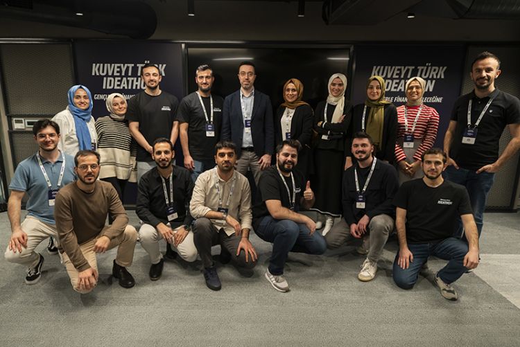 Kuveyt Türk Ideathon finalistleri ve katılımcılarının kapanış grup fotoğrafı