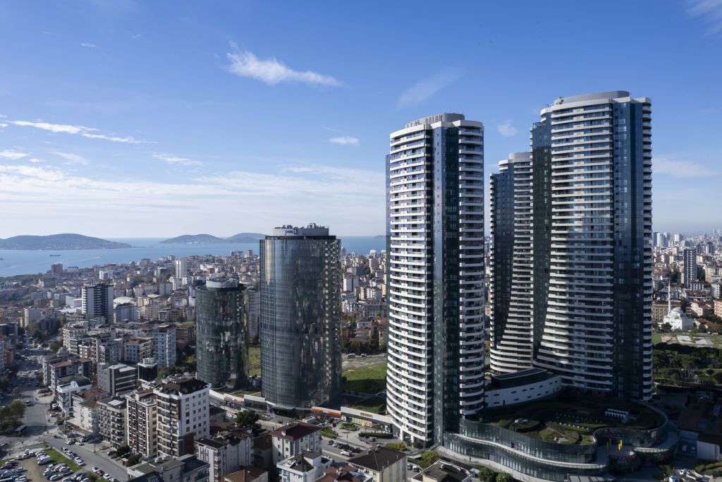 İstanbul’da modern yüksek katlı konut kuleleri