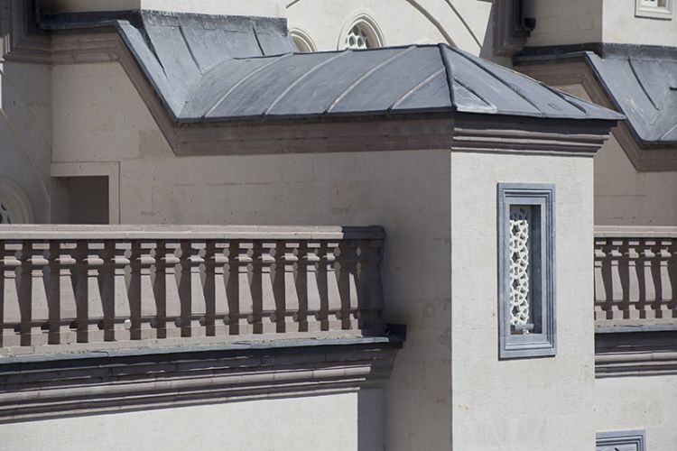 Kırıkkale Merkez Nur Camii pencere, korkuluk ve dış cephe mimari detay fotoğrafı