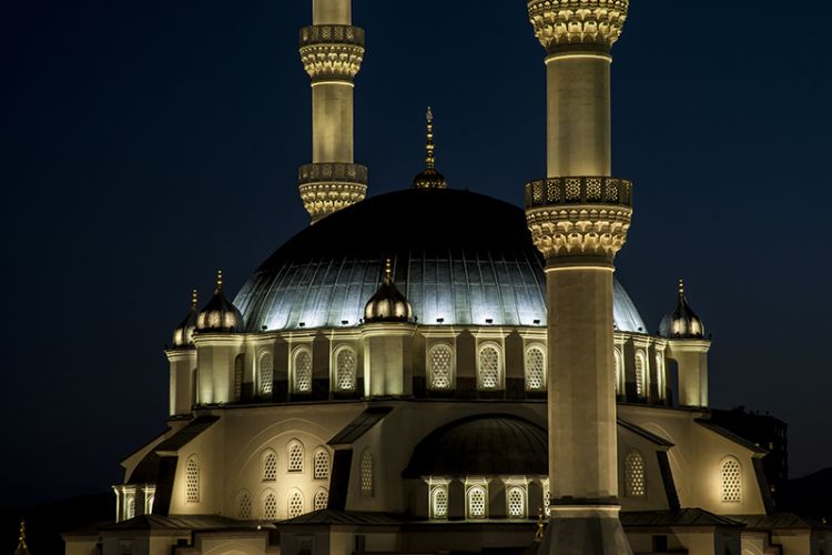 Kırıkkale Merkez Nur Camii gece mimari aydınlatma fotoğrafı