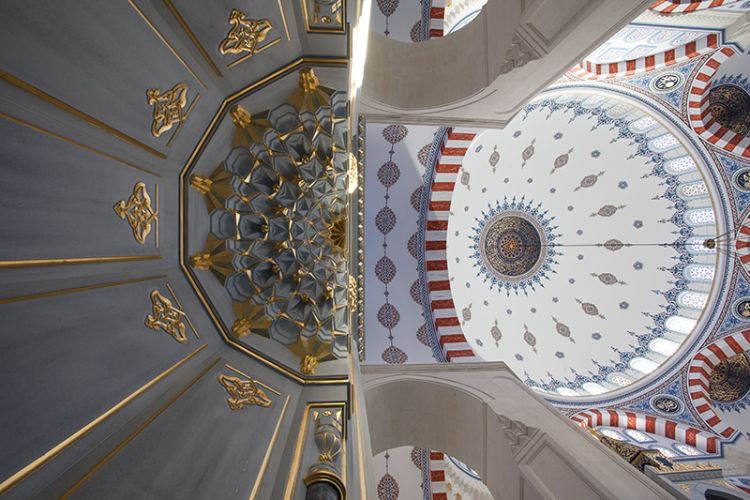 Kırıkkale Merkez Nur Camii kubbe içi perspektif ve dekoratif mimari detay