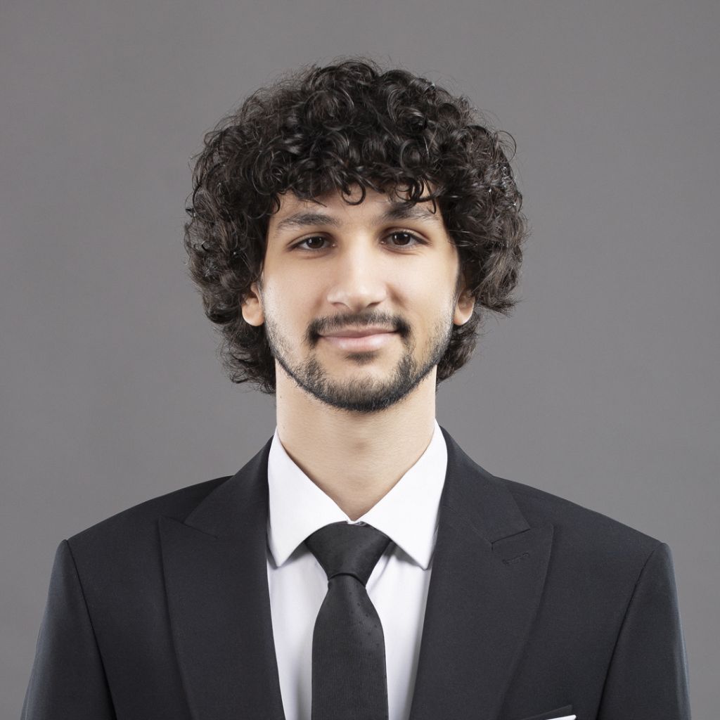 Profesyonel çalışan portresi Takım elbiseli genç erkek profesyonel headshot fotoğrafı
